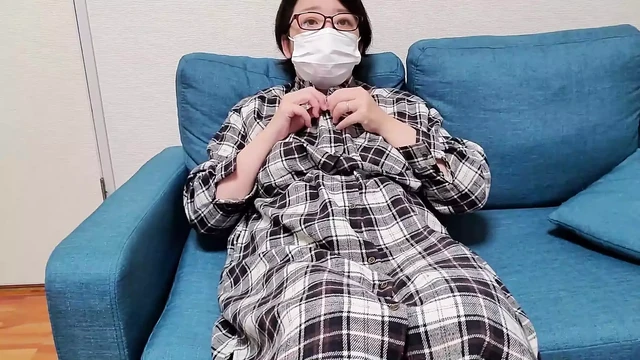 Perverted Housewife Shows off Her Pussy and Masturbates on the Sofa