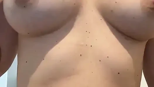 Meme uçlarımı ovmaya başladığımda bunun olacağını beklemiyordum