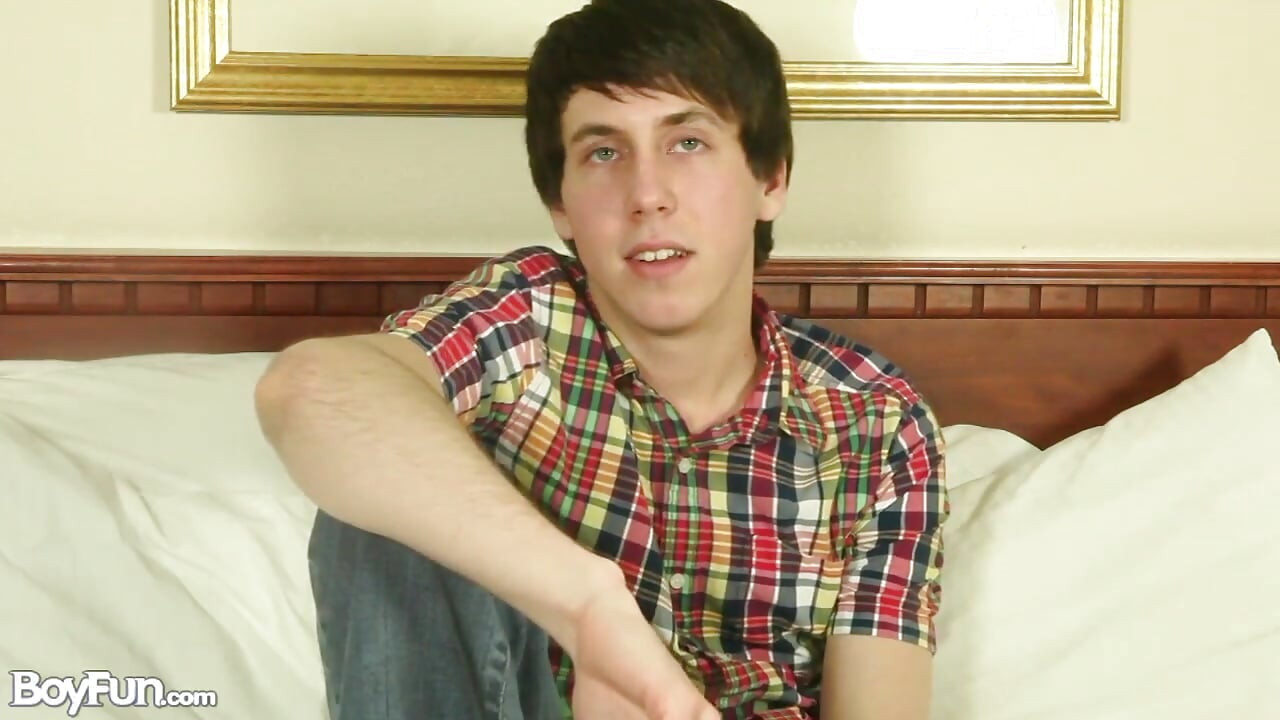 Leon Masturbating in Bed
