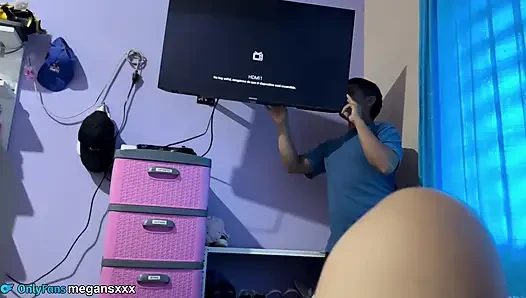 Komşum televizyonu düzeltmeme yardım etti ve işbirlikçi için bir ödül kazandı.