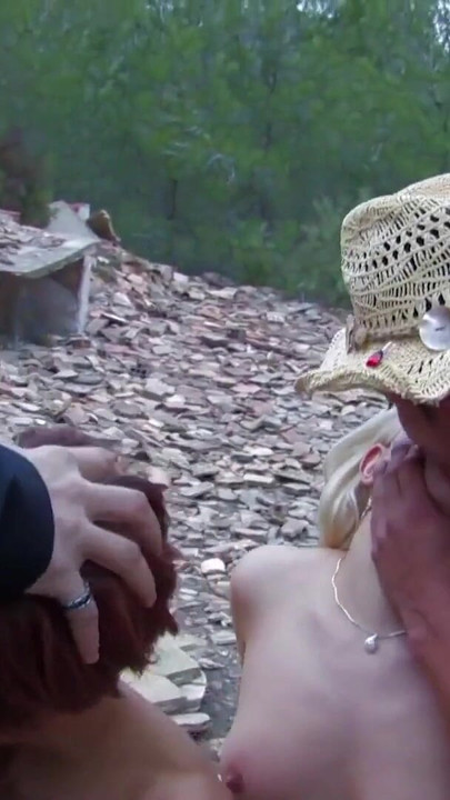 Must-see moment from "Spanner wird zum Gruppensex eingeladen"