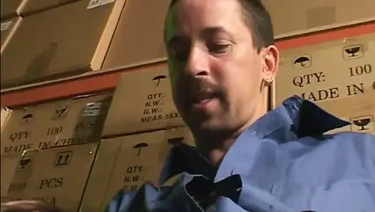 Threesome hardcore untuk cewek seksi dengan bikini