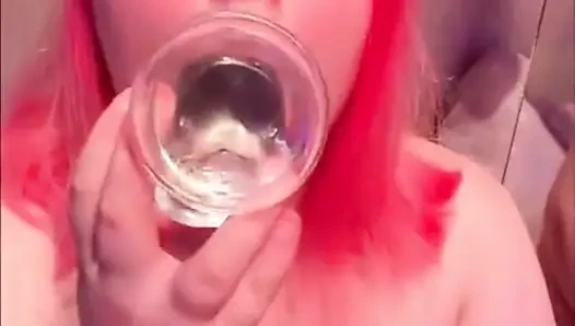 Süße bBW-freundin schickt ihrem freund ein solo-blowjob-video