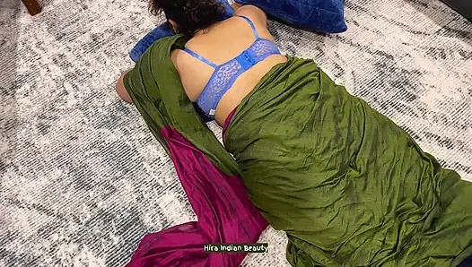 Sari masaj seksi: devar masaj yaptıktan sonra büyük götlü yengeyi sikiyor - misyoner seks ve yüksek sesle inleme