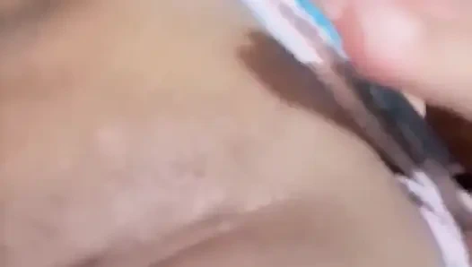 Flüsterne wünsche, langsame liebkosungen und provokationen