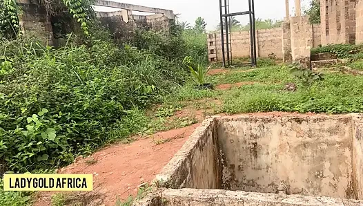 The Beautiful Lost Princess in a New Area but Find Both Help