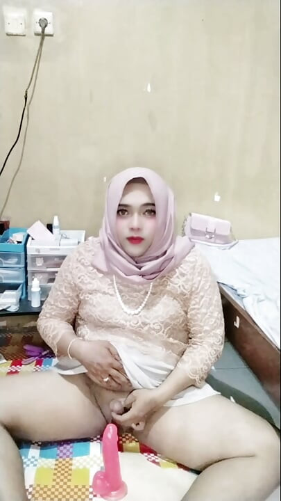 Hijab Crossdresser Ivvy Masturbates Till Cums