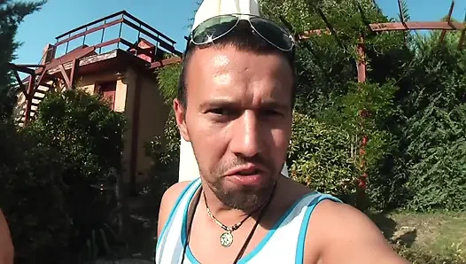 Pesta seks liar bareng cewek hot rambut pirang di pinggir kolam renang