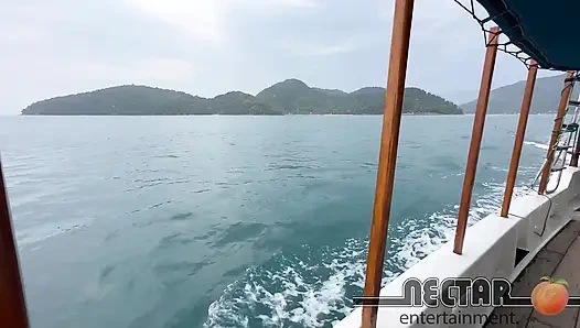 MILF - Elisa Sanches Wird Auf Dem Boot Gefickt