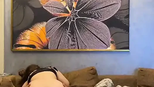 Sevimli Hintli evli kadın kocasıyla sikişiyor
