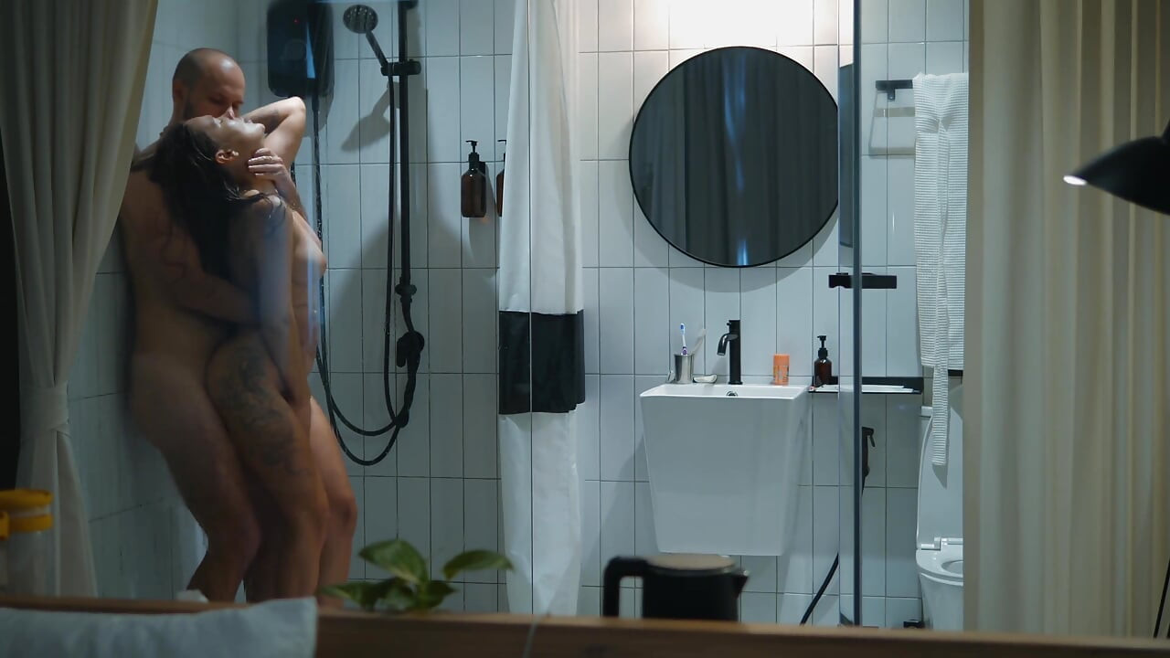 Seks W Domu Pod Prysznicem. Prawdziwa Para Kocha Się