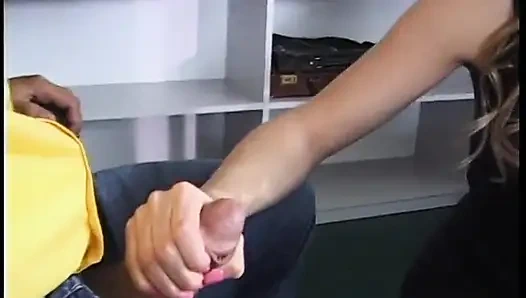 Sinnliche blondine in sexy strümpfen und brille wild geknallt wie eine schlampe