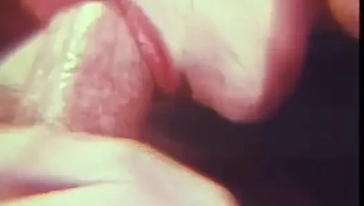 Büyük bir yarak için edepsiz klasik üçlü seks