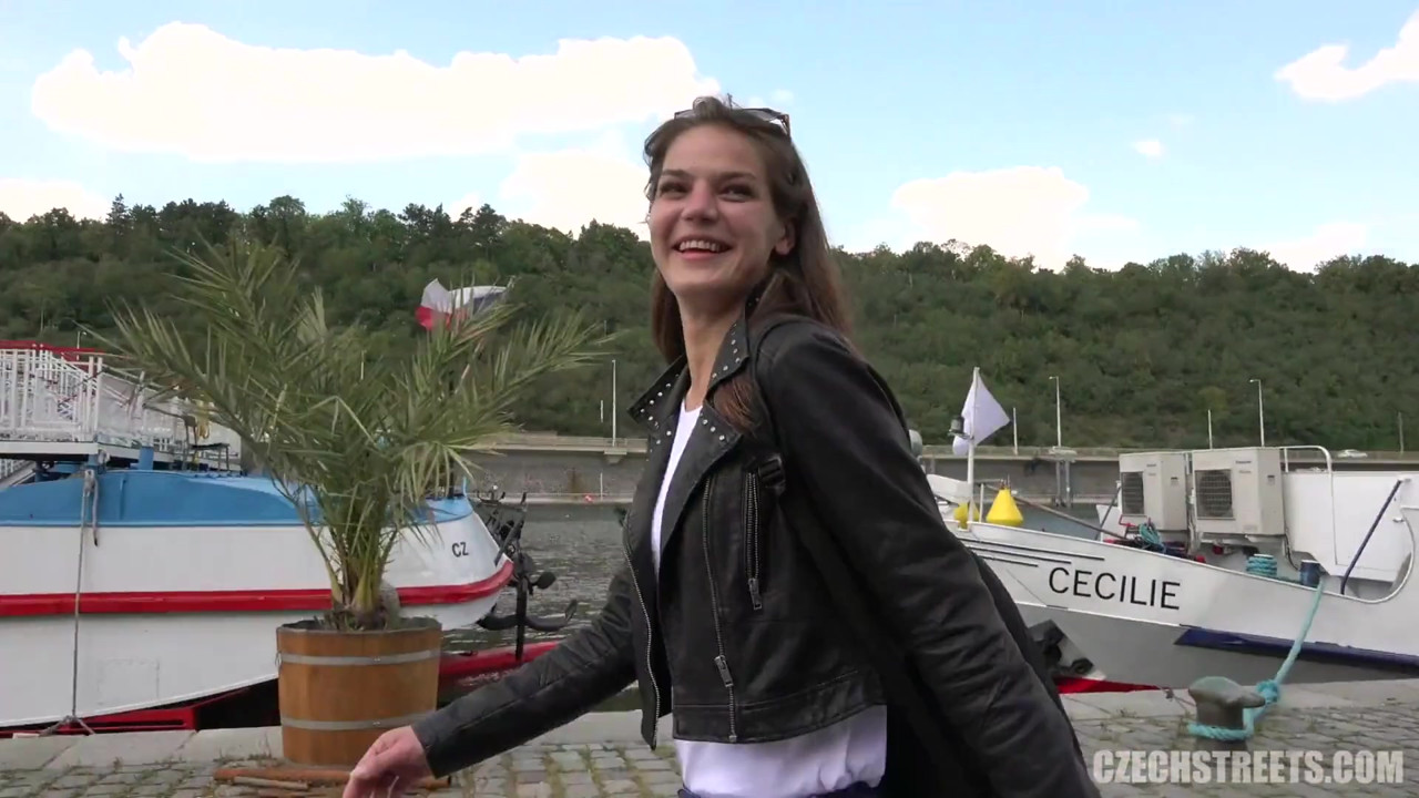 チェコの街 - 史上最もシャイな女の子