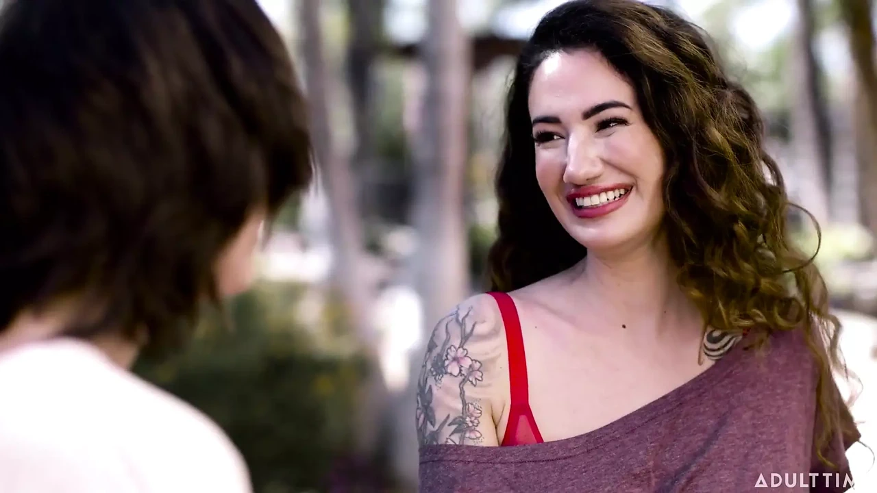 Modern-Day Sins - 女同Araelle Raphael和Casey Calver勾引前男友3P交换精液