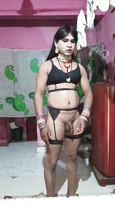 Madhuri bhabhi ga je danas donijela u svoj gand.
