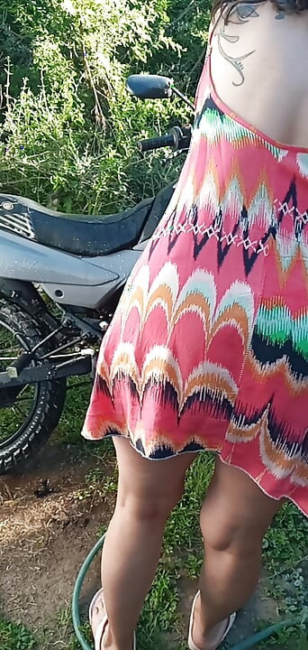 SPĂLÂND MOTOCICLETA, ȘEFUL MEU MĂ ÎNTRERUPE ȘI ÎMI FUTE CURUL
