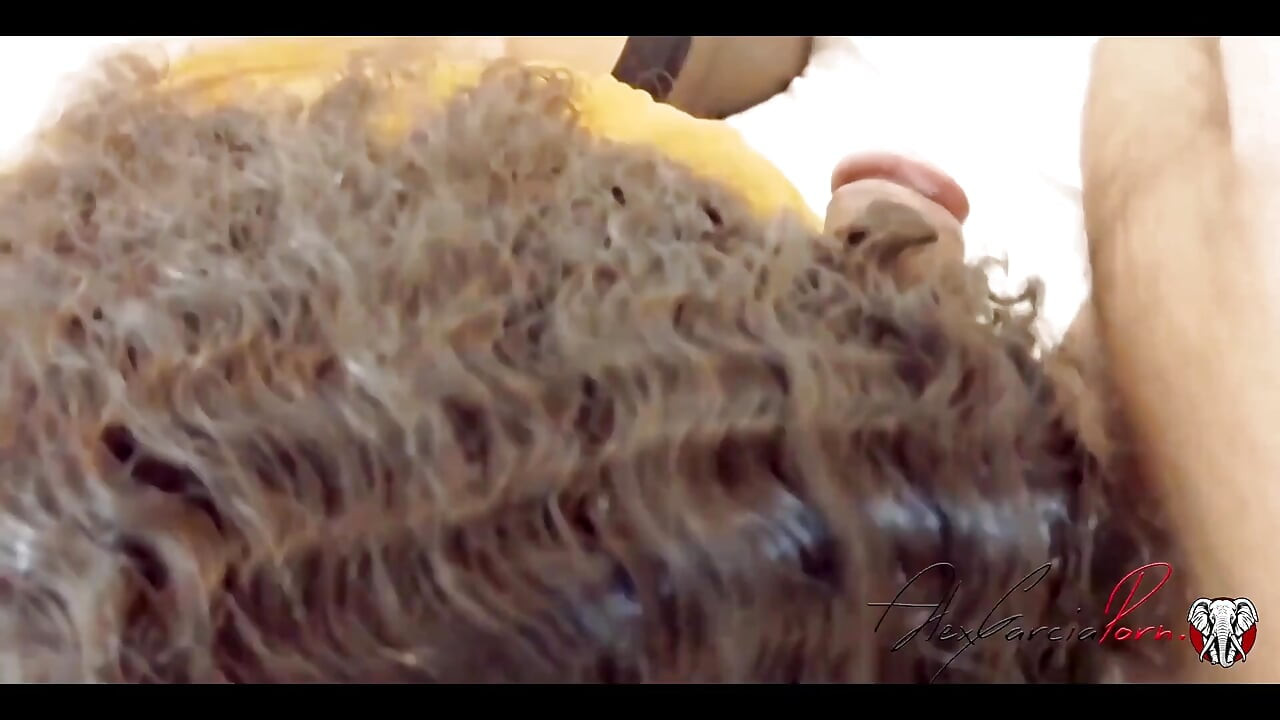 我的邻居的 Agar 要求我帮助怀孕, 我用牛奶填满她的阴户, 直到牛奶流出 - 完整视频