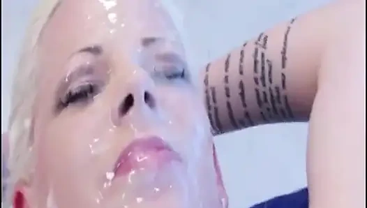 Grup seks liar bareng cewek hot rambut pirang dan rambut cokelat