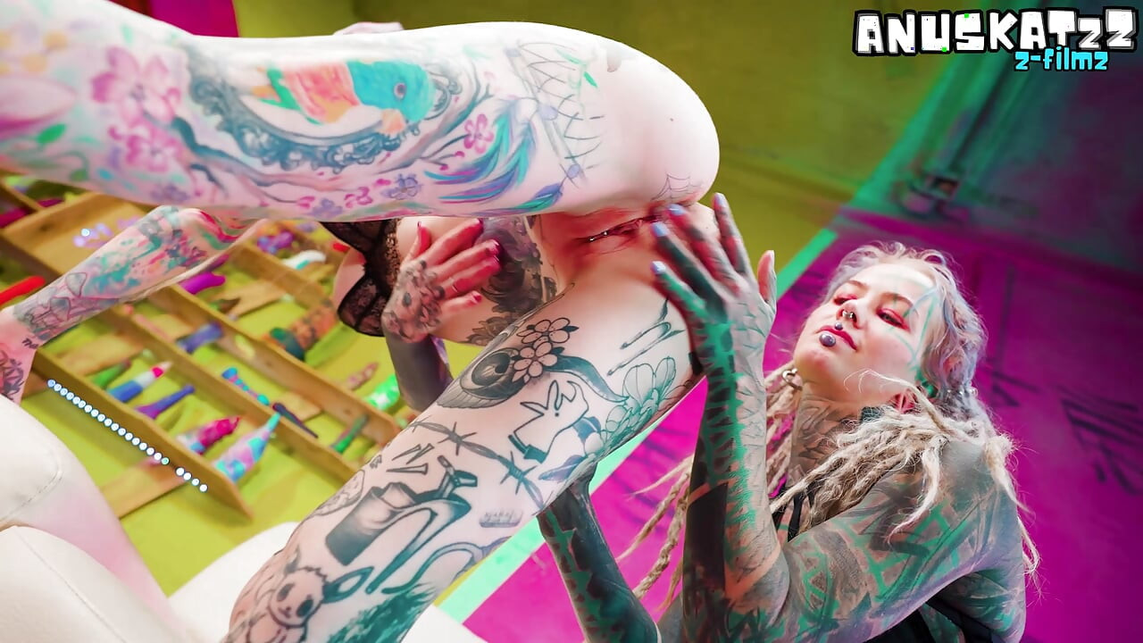 FFM Anal Trekant Stor Kuk Ødelegger Falske Pupper & Hot Alternative Pornostjerner