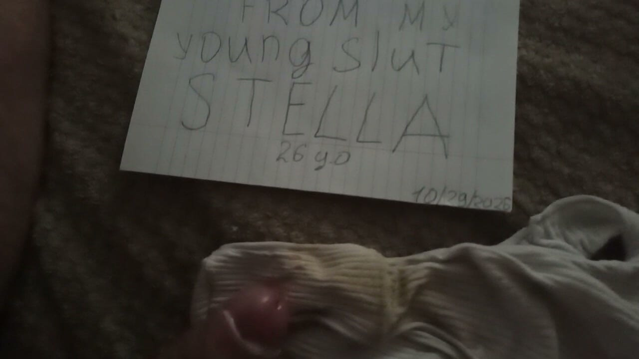 Las bombachas sucias de Stella. Mi putita de 26 años