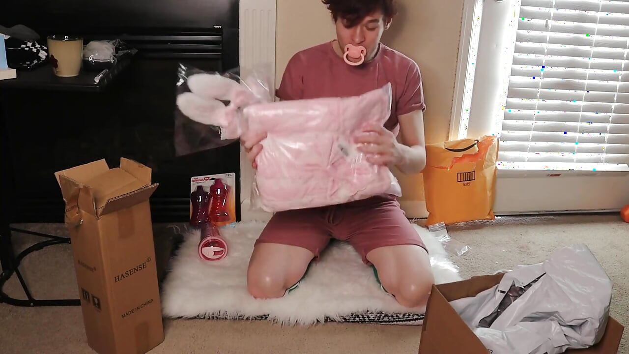 Малышка ASMR на день рождения представляет малышку Фенн на открытие