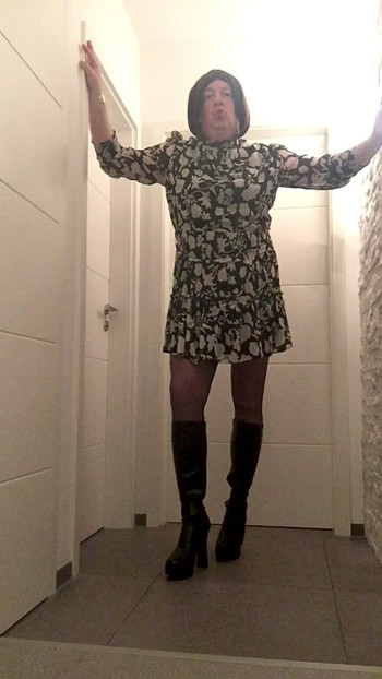Nicki-Crossdress beautiful Dress, High-Heels Boots and Stockings