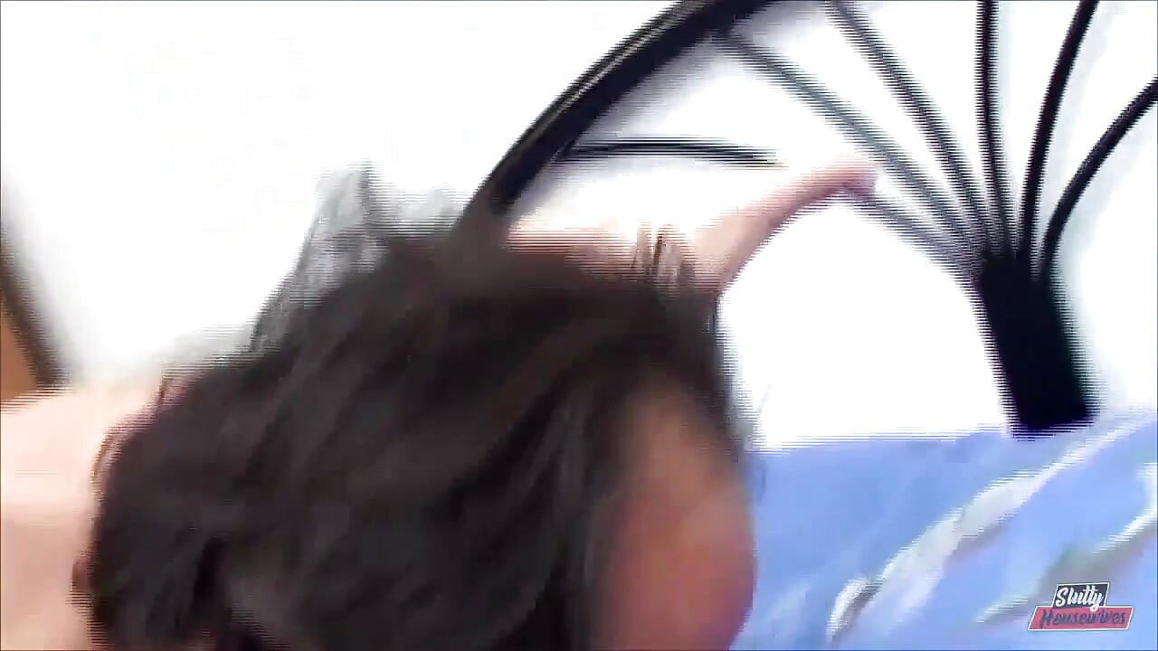 Milf lets herself demolish hot holes screaming with pleasure