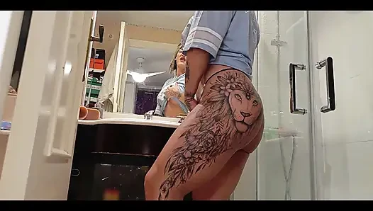 Уничтожаю и сосу мой гигантский дилдо 52