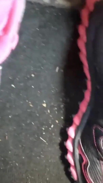 Epski trenutak iz "Follow Me Wearing Sweaty Socks & Sneakers"