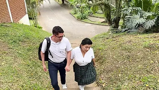 Aku pecah perawan sama pacarku dan ibu tiriku bergabung untuk seks threesome ganas - naty delgado