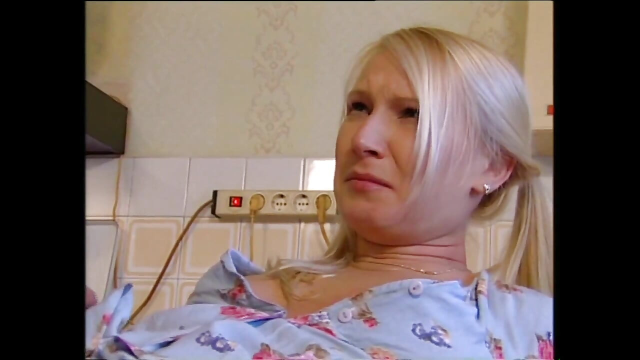 Zakar besar menghisap pepek kongkek menjolok di dapur