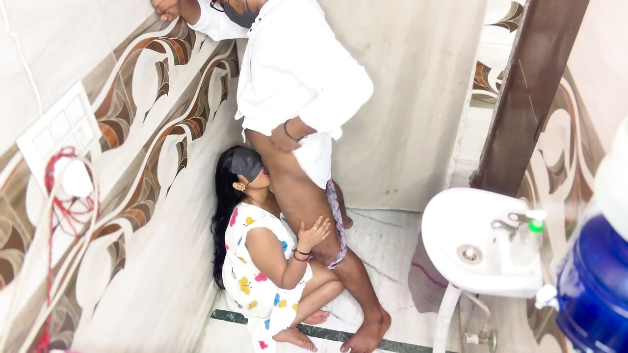 Tante seksi india dientot habis-habisan sama padosi di sofa ruang tamu