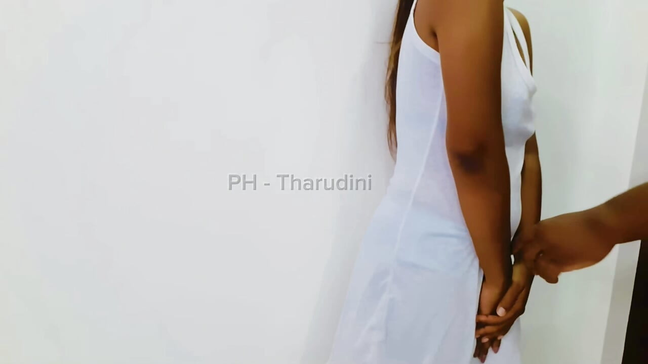 Sri lankan Sinhala Hot Student Girl Sex with Her Boy Friend