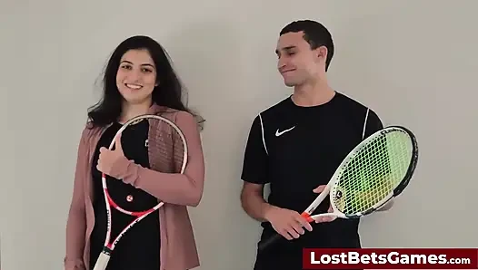 Rafaela ve Igor striptiz tenis maçını dışarıda yapıyor