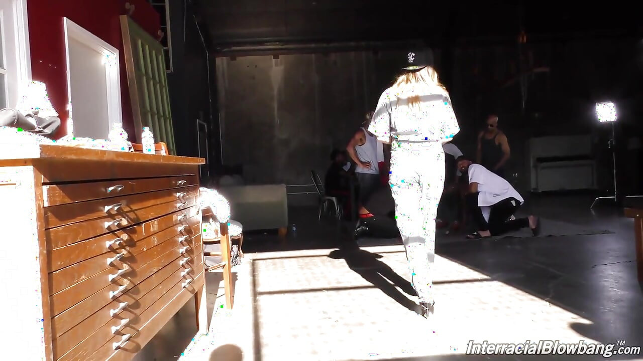 Karmen Karma przebrał się za Meter Reader, aby ssie jak najwięcej BBC