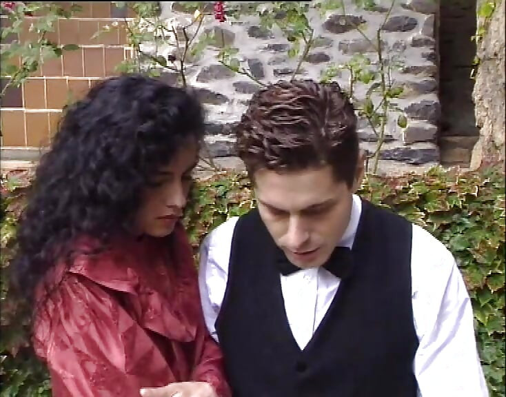 18-летнюю Тинку-брюнетку Схватил Пожилой Мужчина. Интенсивная Встреча На Улице!