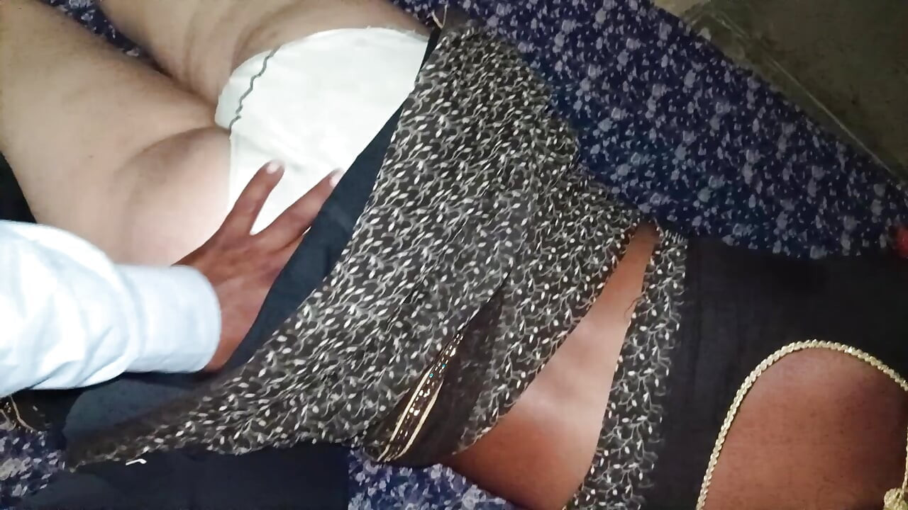 Pravi seks video koji je snimio selo Desi Bhabhi žudi da popije svu vodu sa penisom svog zeta u ustima