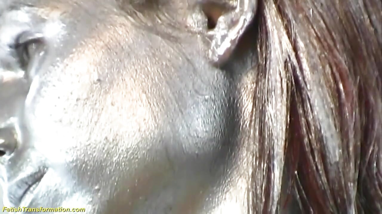 Ασημένια μεταλλικά ζωγραφισμένα μανεκέν άγαλμα φαλακρού κεφαλιού ποζάρουν