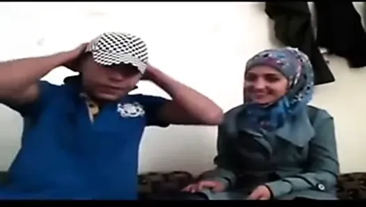 Горячий секс в хиджабе между двумя арабами обнаженными в домашнем видео