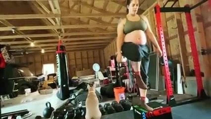 Sarah logan pregnant WORKOUT