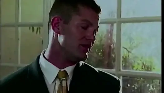 Cowok kulit putih kontol besar disepong sama cewek kulit hitam dan rambut pirang