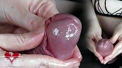 Instructievideo voor het melken van vóór het ejaculeren. Close-up van het uitstellen en verpesten van het orgasme.