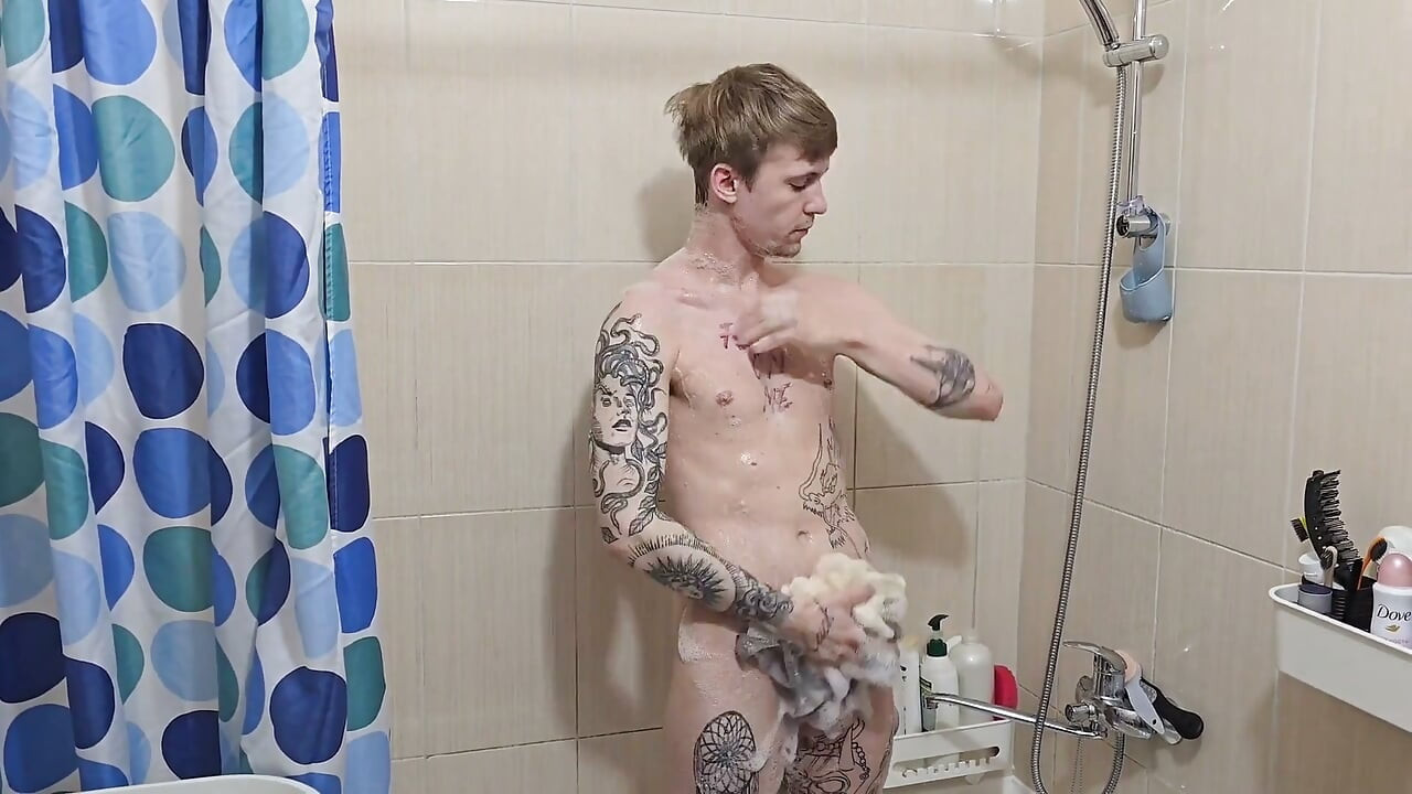 I Seduced a Guy for Sex After a Shower, Fucked Him in the Mouth and Came