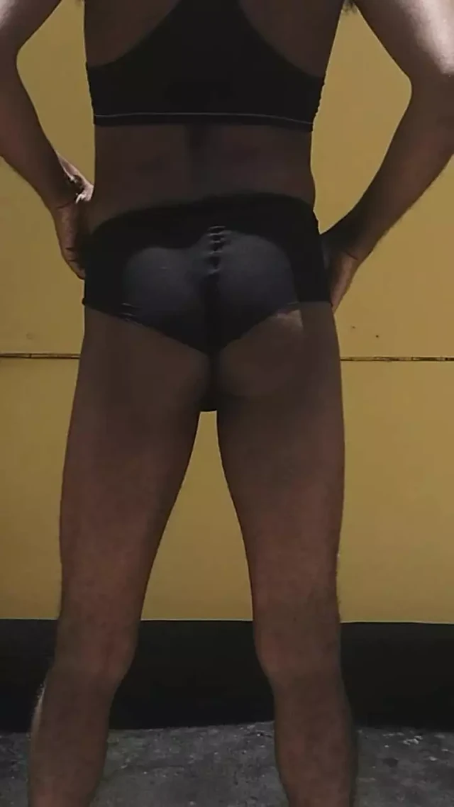 Ebony fem working ass