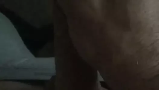 Uzun boylu adam büyük boşalma ağır çekim