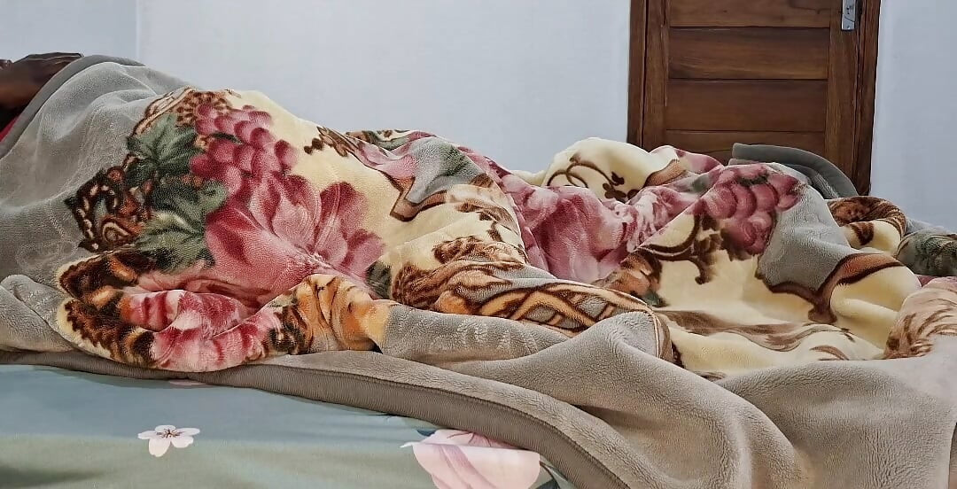 Ele me fode bem e deliciosamente, mas meu marido adorava se masturbar no pau dele até eu chegar ao orgasmo.