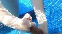 Sirena Sweet - Sexo a três em uma piscina