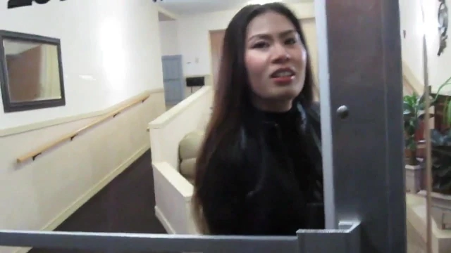 Leather girl Ysave arrives at home