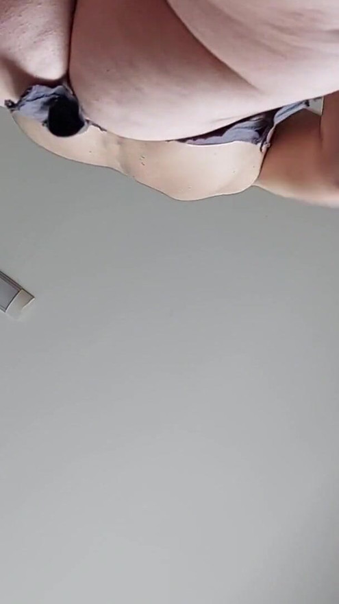Sexy amateur wife prepares breakfast naked in the kitchen. | Clip 1